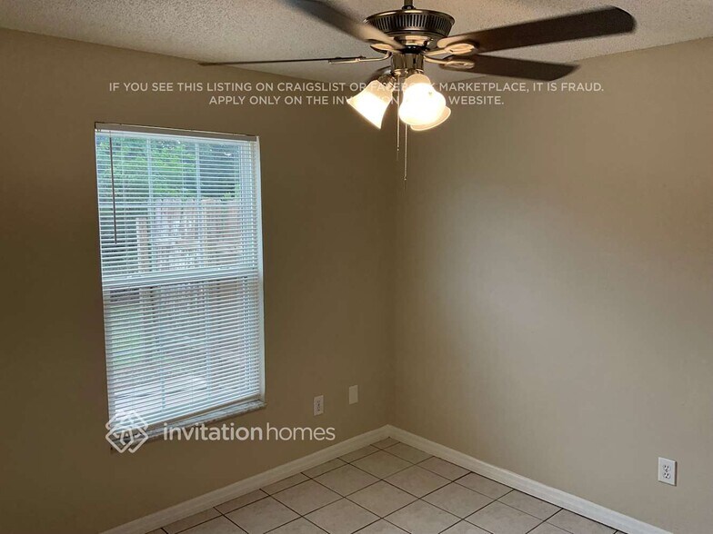 Building Photo - 1582 Wyoming Dr SE