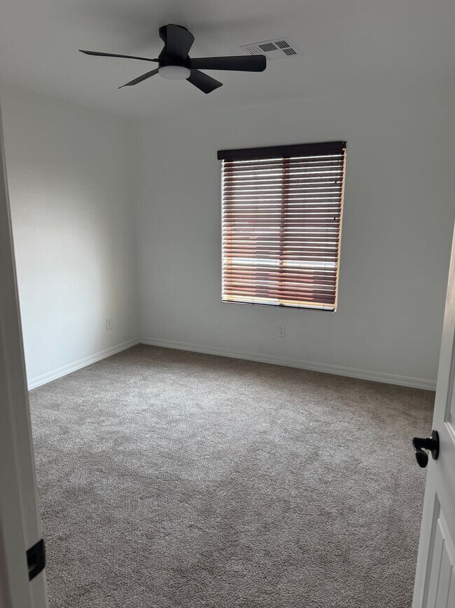 Building Photo - LARGE CORNER LOT