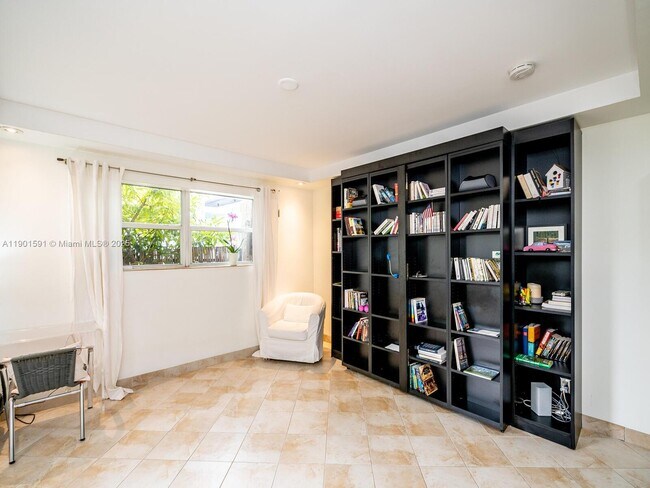 Building Photo - 1127 Meridian Ave