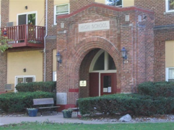 Building Photo - 350 Hall St
