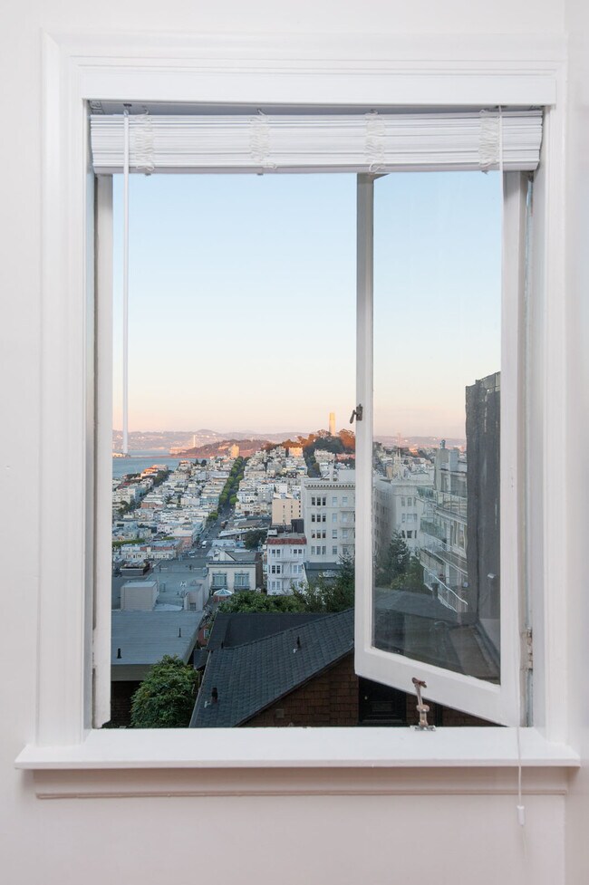 Interior Photo - 2238 Hyde