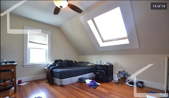 Building Photo - No Brokers Fee, In-Unit Washer and Dryer, Brighton Center Location, High-End Finfishes, In Unit W...