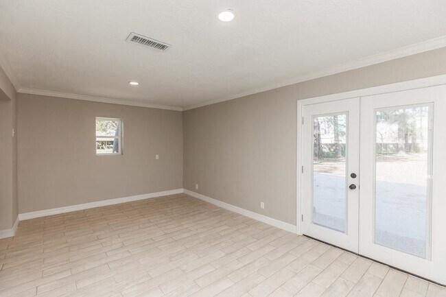 Building Photo - 185 El Pinto