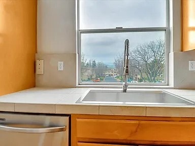 Building Photo - 1075 Esparanza Way