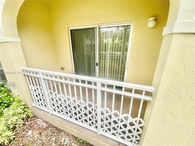 Building Photo - 10885 NW 89th Terrace