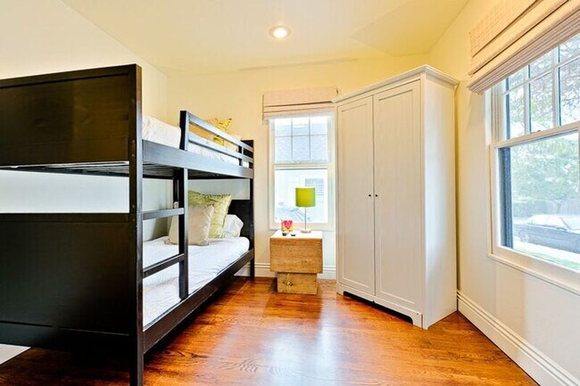 Building Photo - 563 Sea Ln