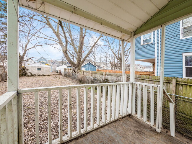 Building Photo - 730 Siebert St