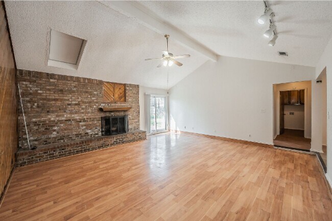 Building Photo - 6753 Spoonwood Ln