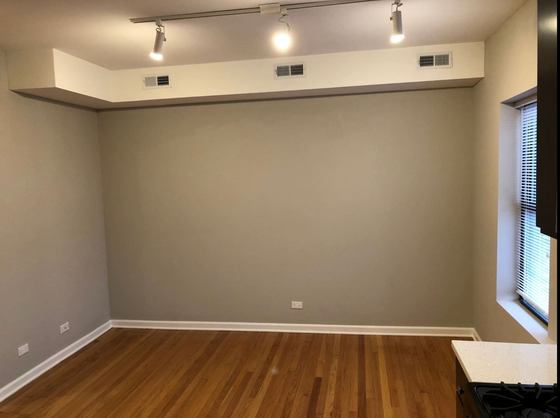 Building Photo - 3217 W Cullom Ave