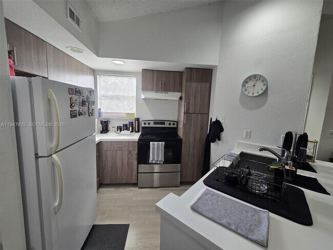 Building Photo - 12840 Vista Isles Dr