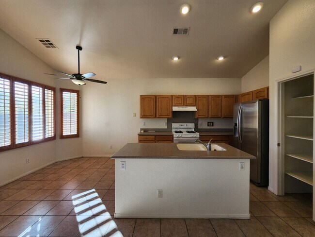Building Photo - Charming Single-Story Pulte Home in a corn...