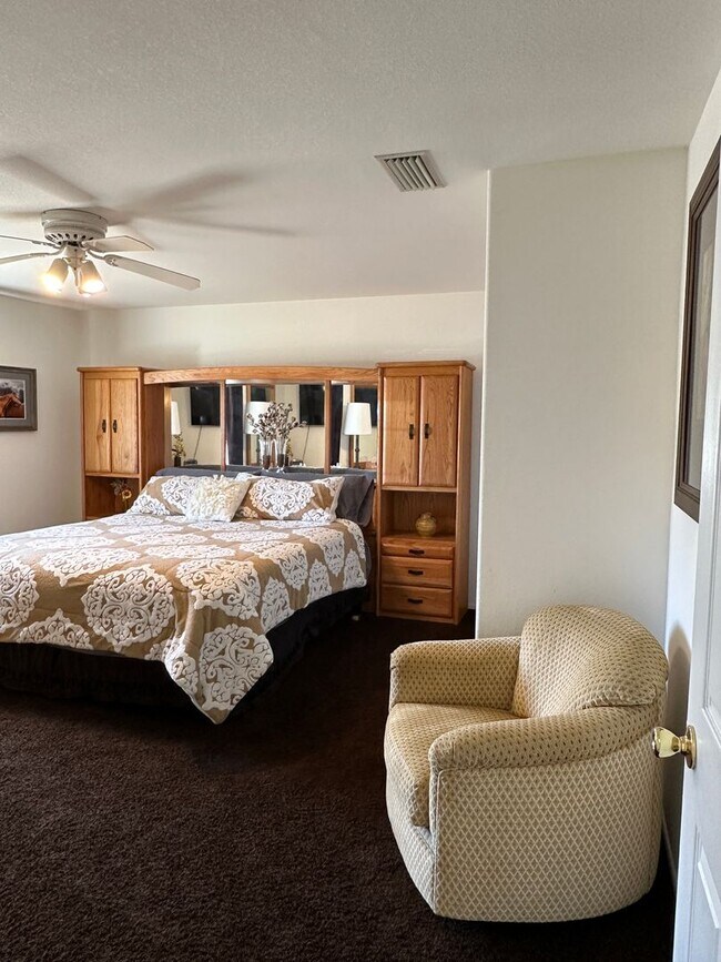 Building Photo - Available May through November 2026 Short term, Pool home, Furnished