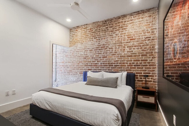 Building Photo - 822 Howard Ave