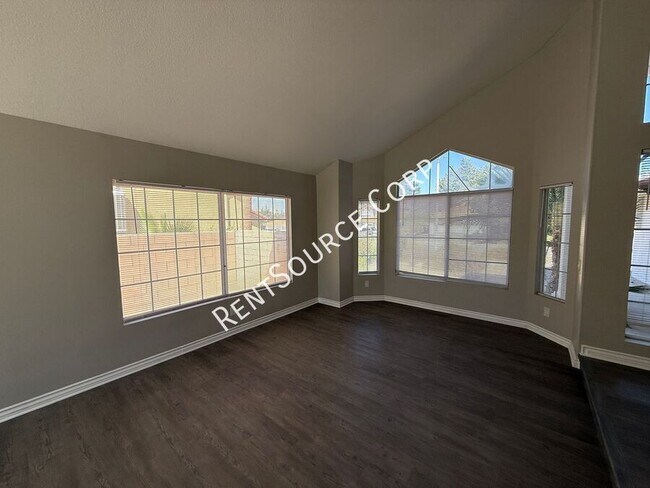 Building Photo - 40055 Castana Ln