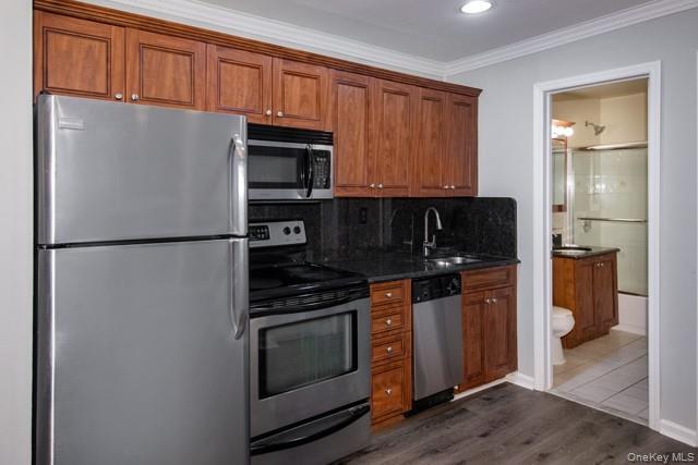 Building Photo - 399 Great East Neck Rd