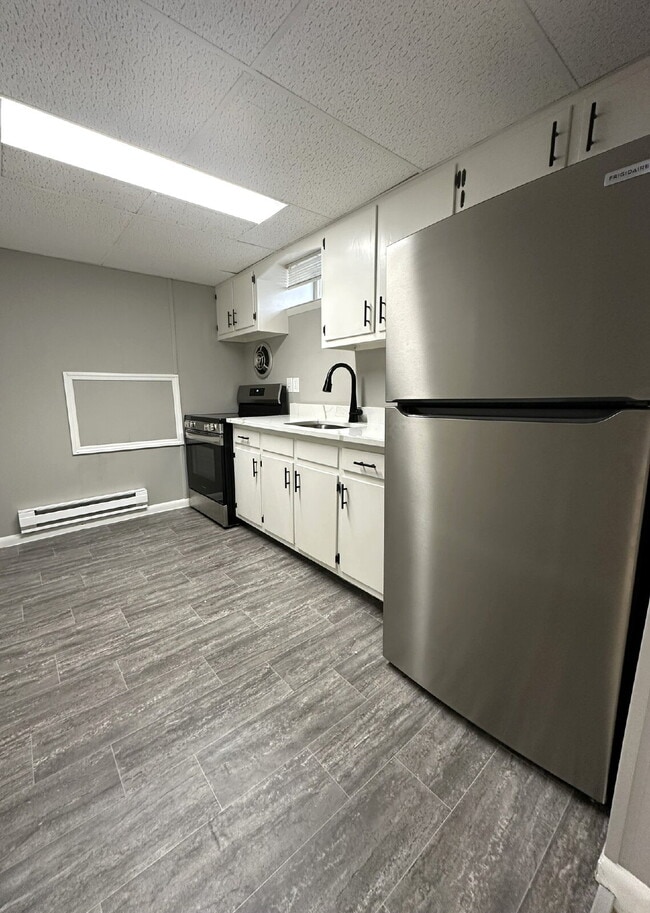 Building Photo - Lower Level Apartment in Westminster