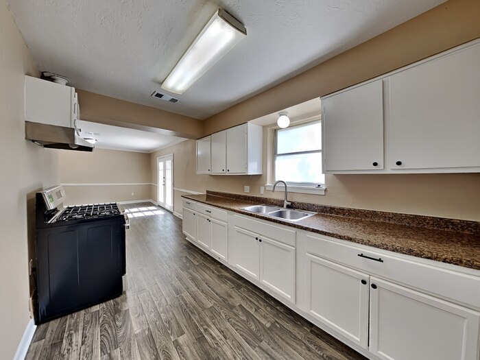 Building Photo - 407 Harold Ln