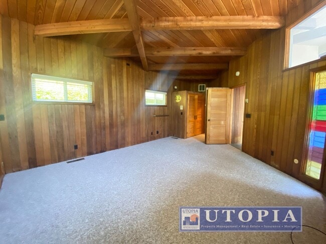 Building Photo - 215 Blackpoint Ln
