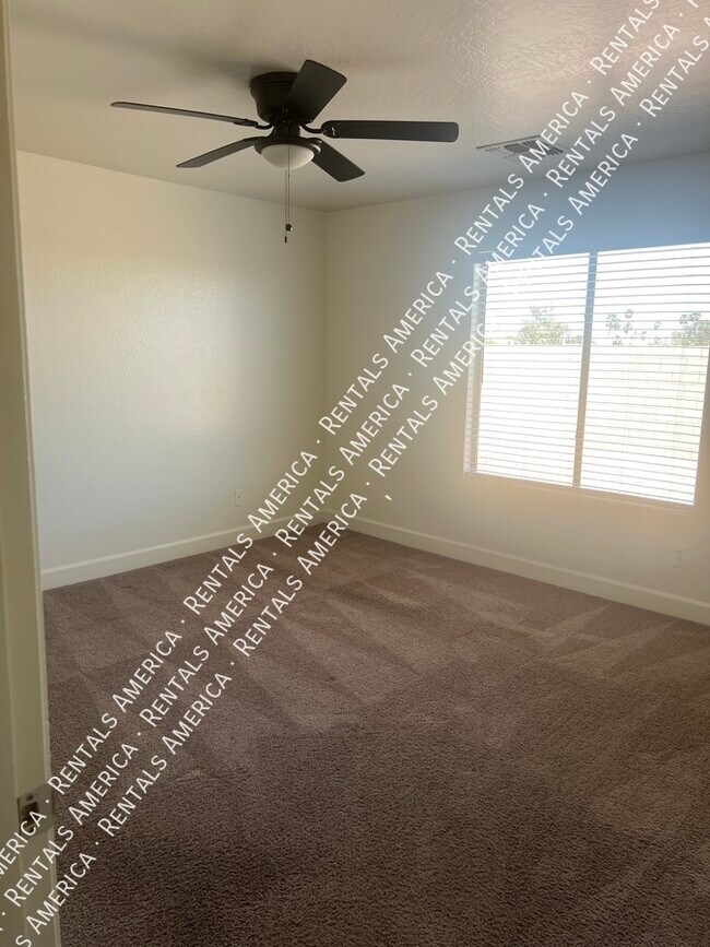 Building Photo - 3682 N French Pl