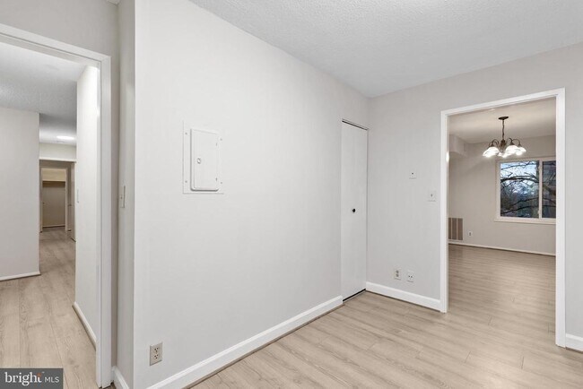 Building Photo - 8340 Greensboro Dr