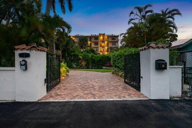 Building Photo - 1 1st Ave S