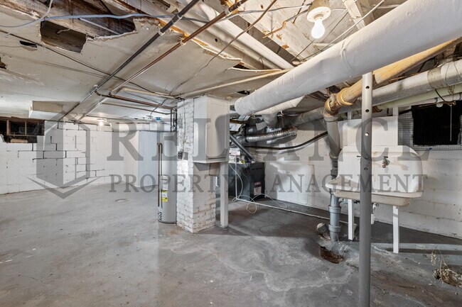 Building Photo - 806 N Faulkner St