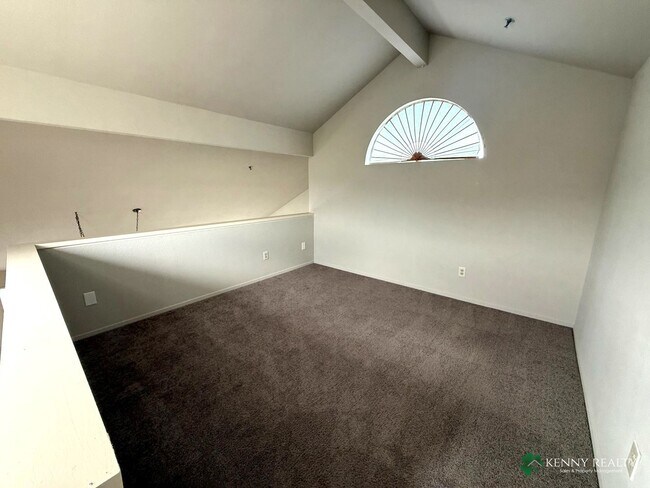 Building Photo - Remodeled 2-Bedroom Home with City Views in Daly City