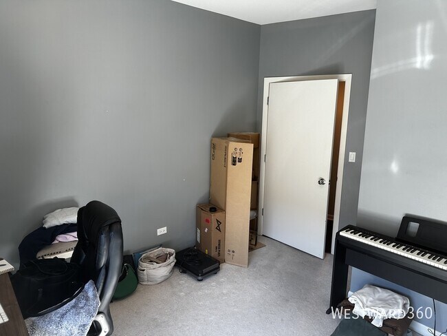 Building Photo - 225 S Sangamon-407