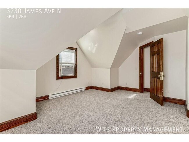 Building Photo - Great 5 BR / 1 BA side by side duplex unit