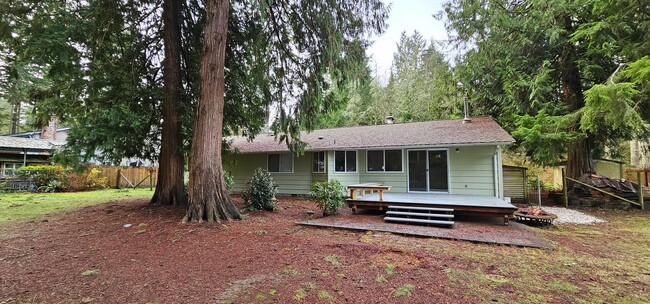 Building Photo - Spacious Port Orchard Rambler