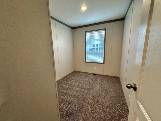 Building Photo - 5691 Windjammer Ct