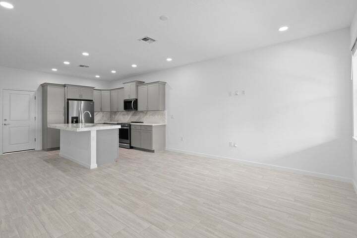 Building Photo - 4616 Longwood Lake Sq