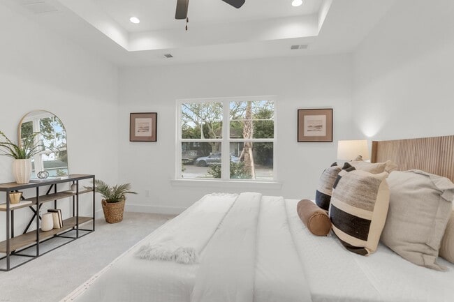 Building Photo - 2304 Delano St