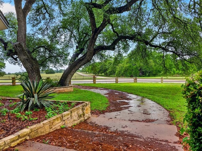 Building Photo - 6106 FM Rnch