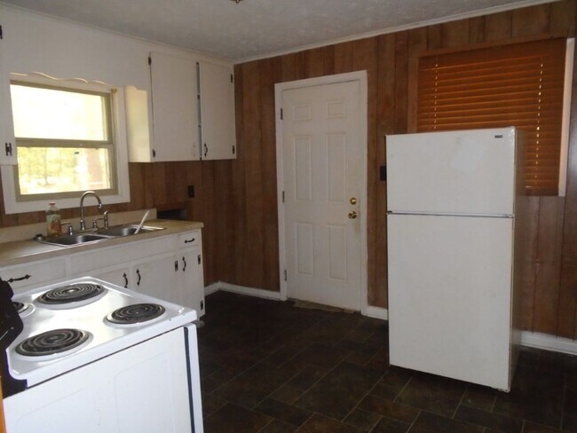 Building Photo - 310 Old Shaw Rd