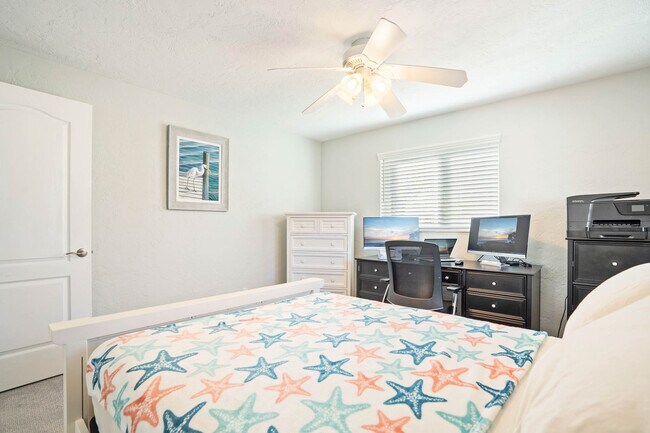 Building Photo - 3003 W Vina Del Mar Blvd