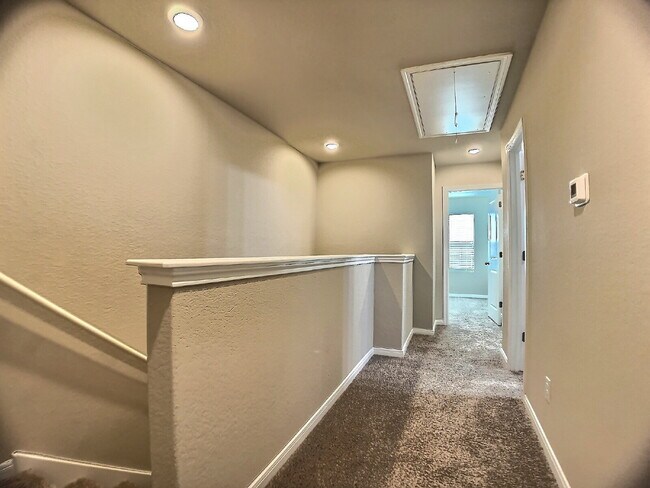 Building Photo - "Spacious 3-Bedroom Oasis with 2.5 Baths i...