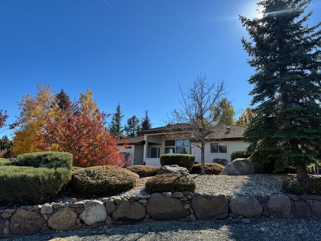 Building Photo - Beautiful Fieldcreek Ranch Exclusive Home