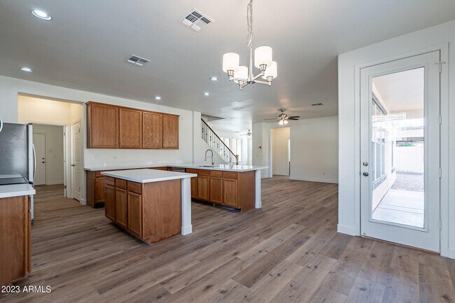Building Photo - 4244 E Gleneagle Dr