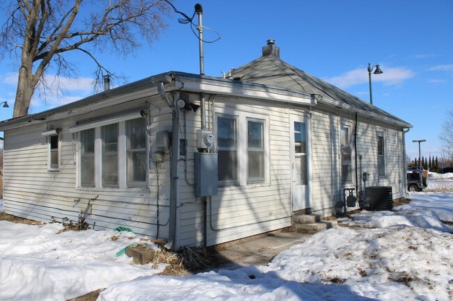 Building Photo - 2 bedroom House by Round-a-Bout
