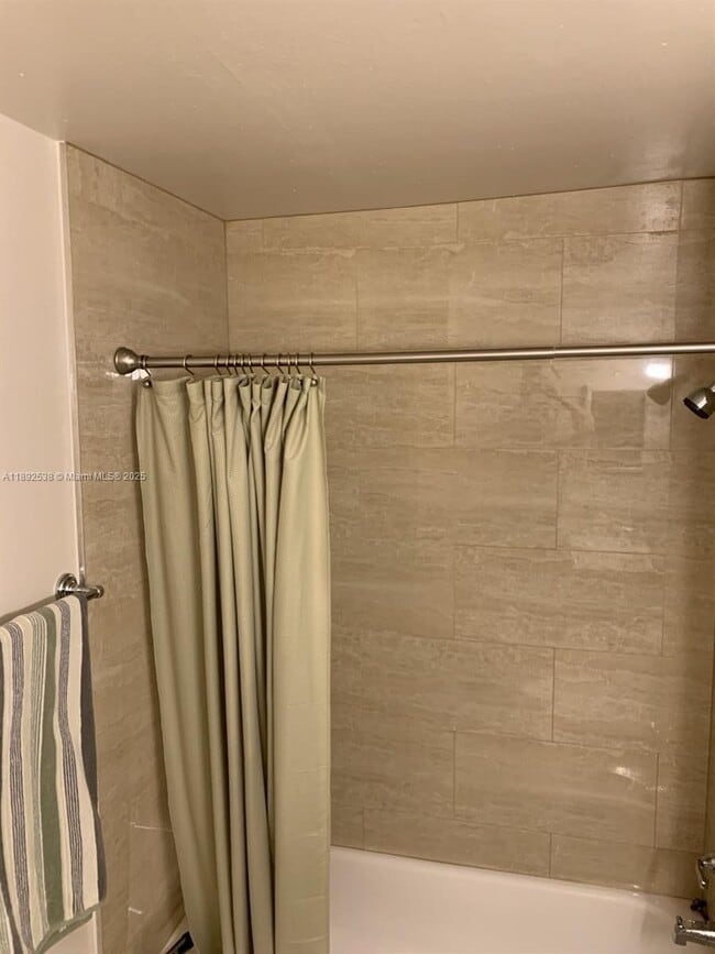 Building Photo - 11 Madrid Ln