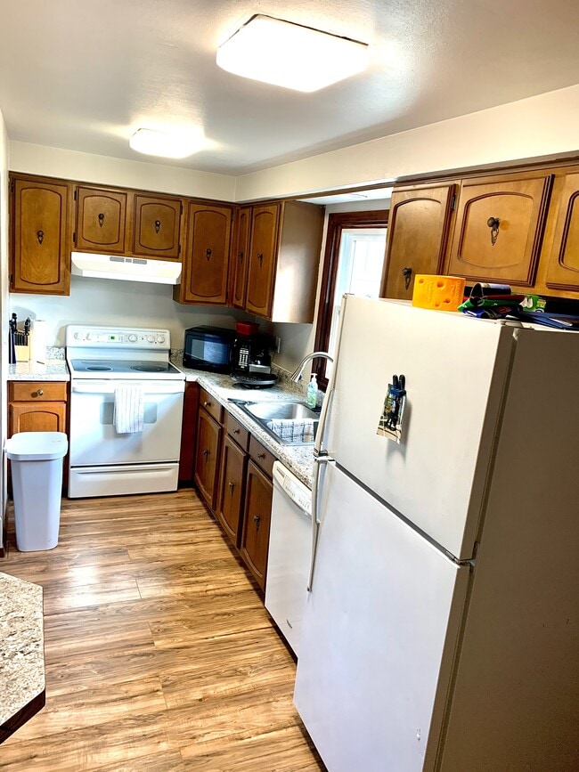 Building Photo - 3603 Crestview Dr