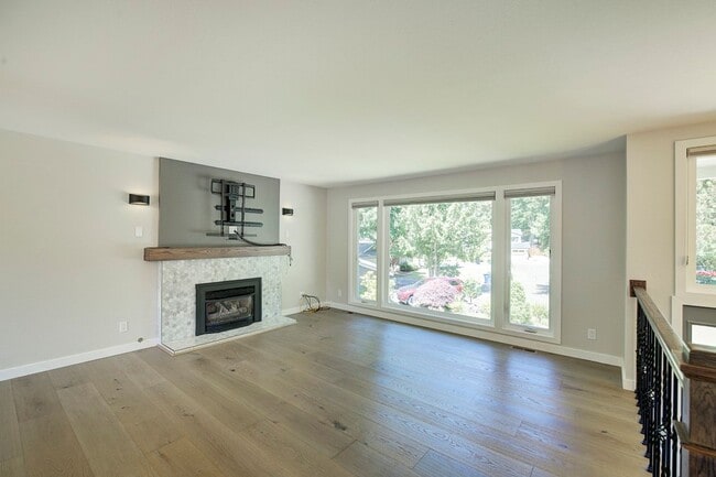 Building Photo - 4Bd/2.5Ba Kirkland House