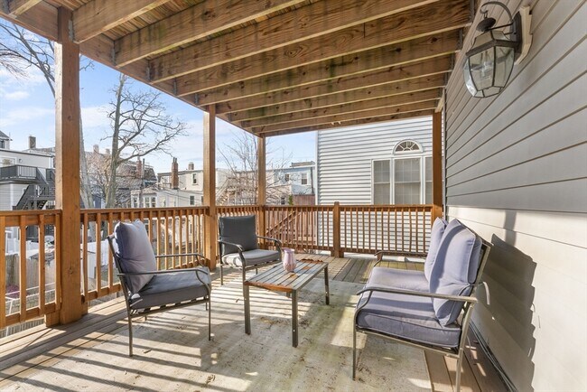 Building Photo - 619 E 3rd St