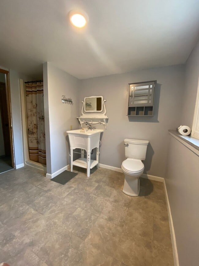Building Photo - $300 Off 1st Month's RENT! Spacious 3-Bedroom Home with Large Fenced Yard + RV Parking in The Dalles