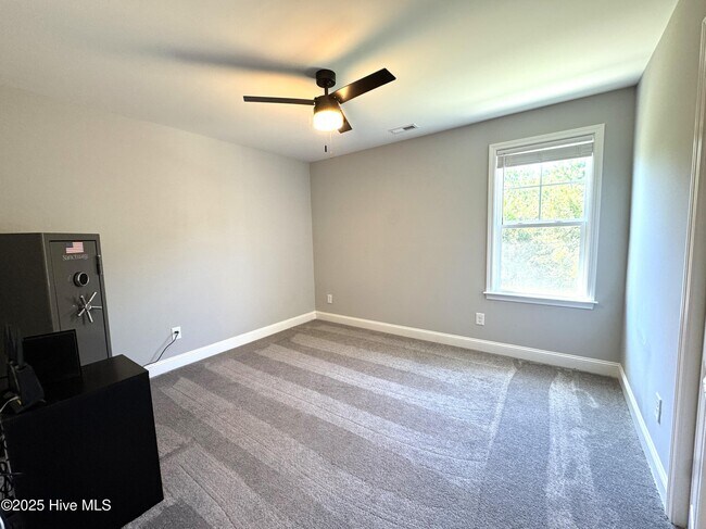 Building Photo - 425 Pebble Shore Dr