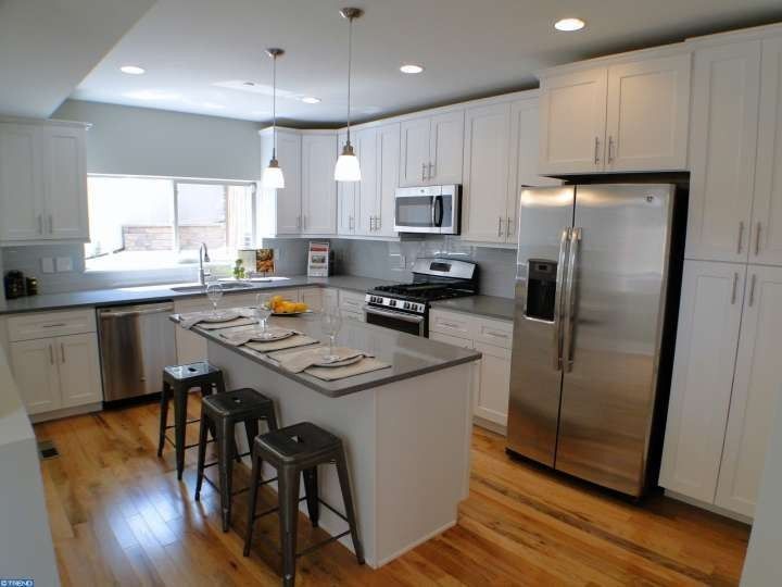Kitchen - 118 W Laurel St