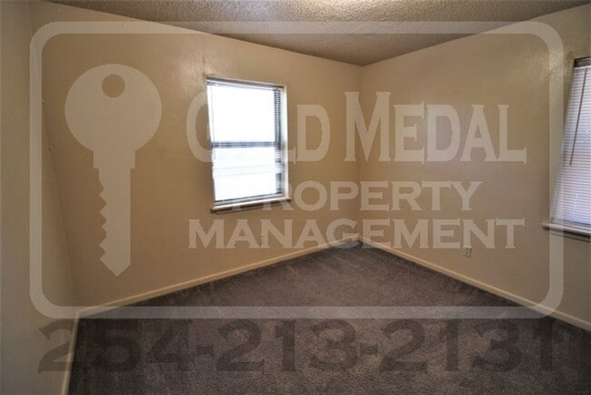 Building Photo - 804 Michelle Dr