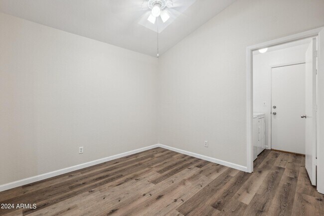 Building Photo - 5644 S 41st Pl