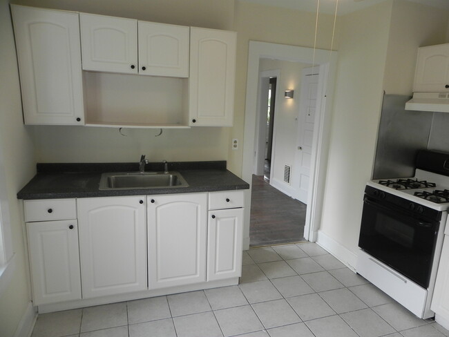 Building Photo - 186 Grasmere Ave